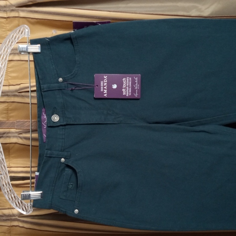 GLORIA VANDERBILT SIZE 6